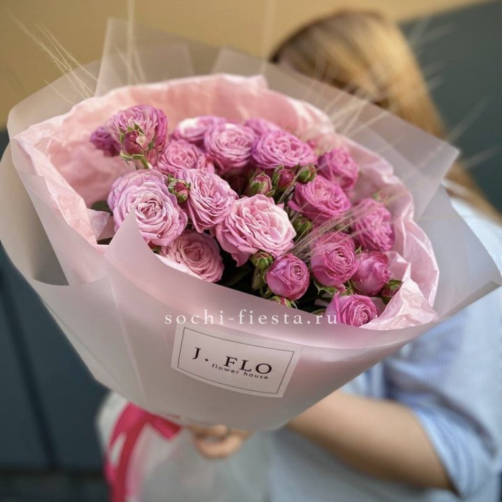 Пионовидные розы Мадам Бомбастик Pink в Армавире