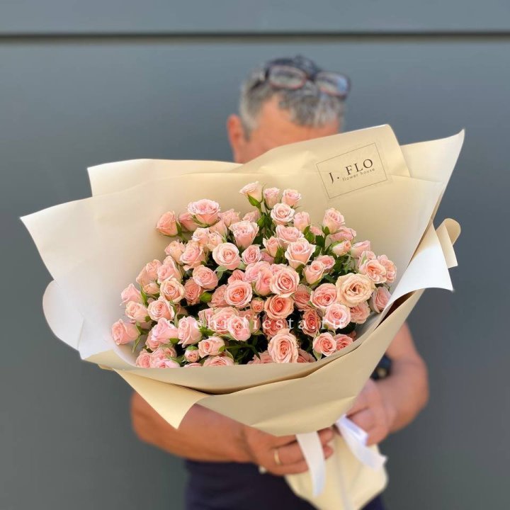 Кустовые розы леди в Армавире