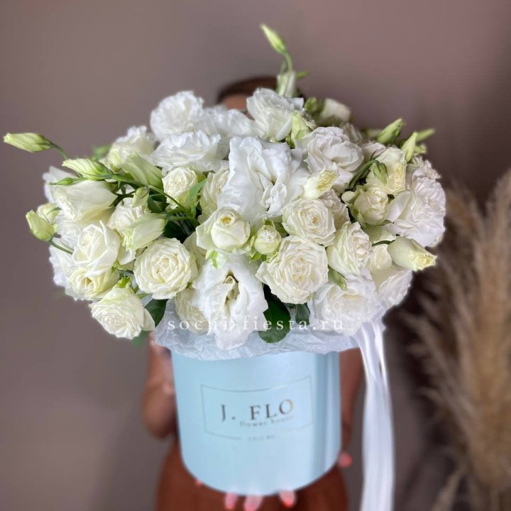 Бокс кустовых роз и эустомы  в Армавире