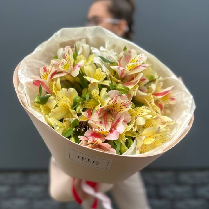 Альстромерии в нежном оформлении в Армавире