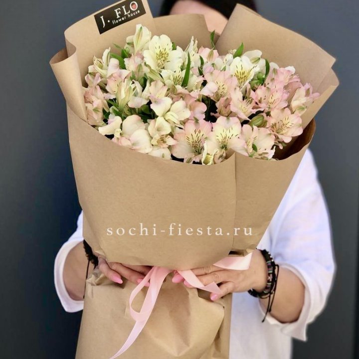 17  альстромерий в крафте в Армавире