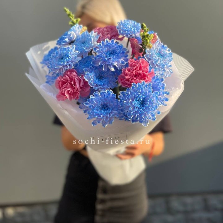 Букет сборный с хризантемой в Армавире