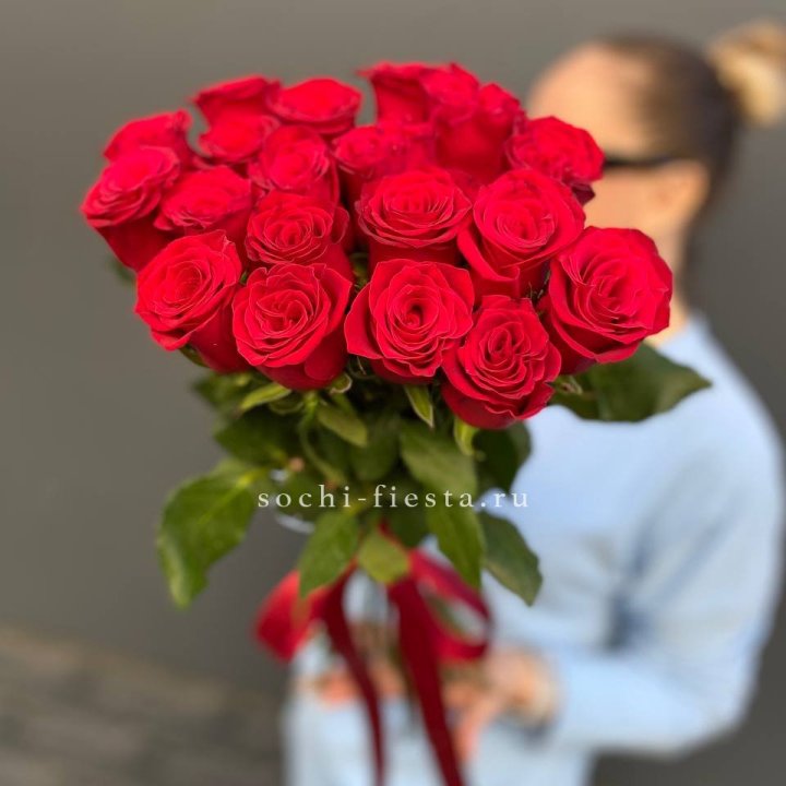19 красных роз в Армавире