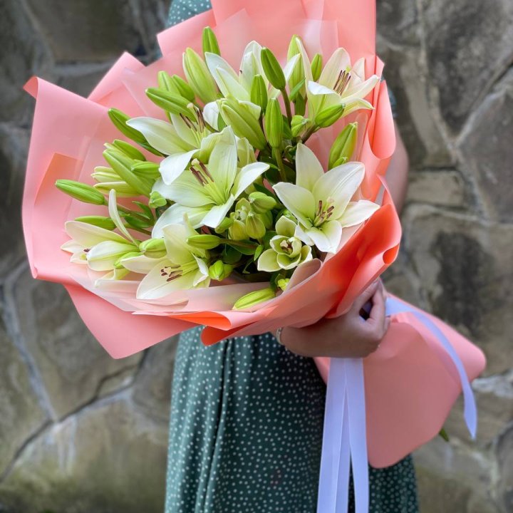 Букет из 7 белых лилий в Армавире