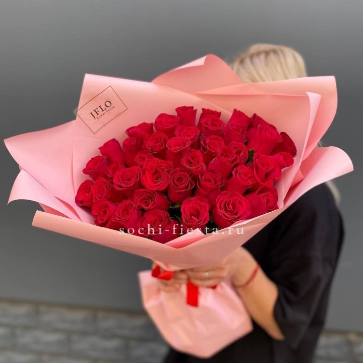35 красных роз в Армавире