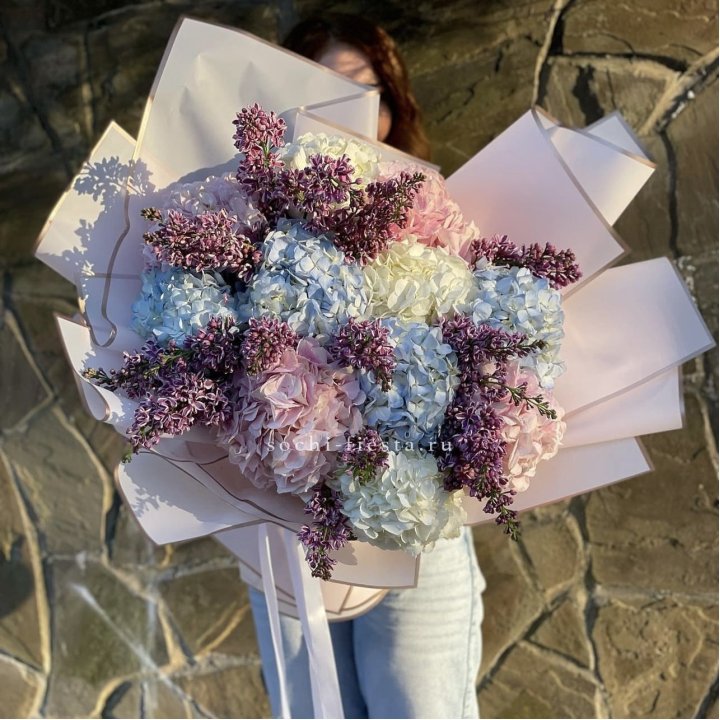 Букет гортензии с сиренью в Армавире