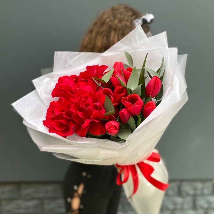 Дуо тюльпаны и розы в Армавире