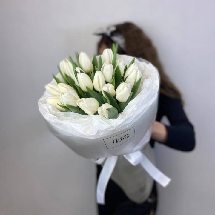  19 белых воздушных тюльпанов в Армавире