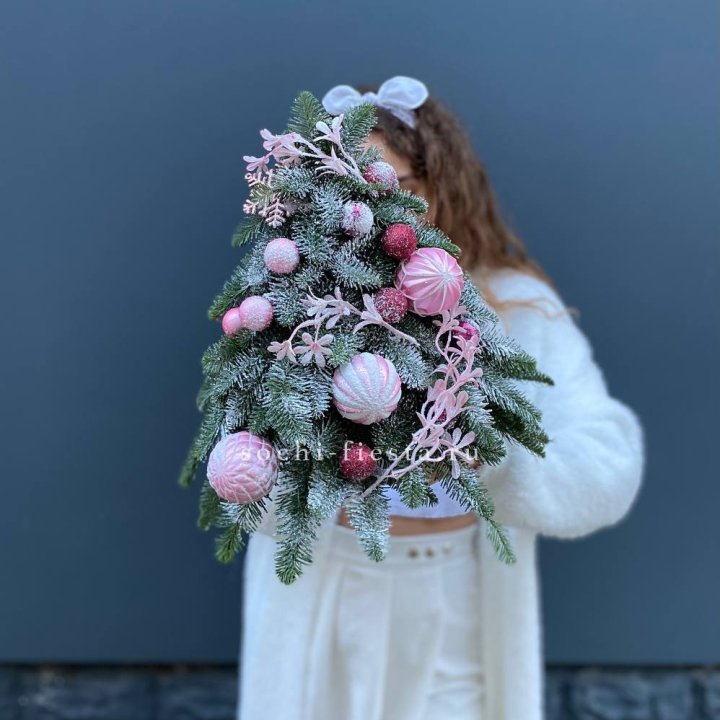 Новогодняя елочка "Розе" в Армавире