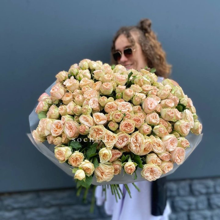 51 пионовидная роза в Армавире