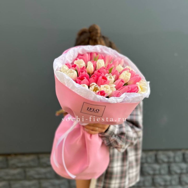 51 бело-розовый тюльпан в Армавире