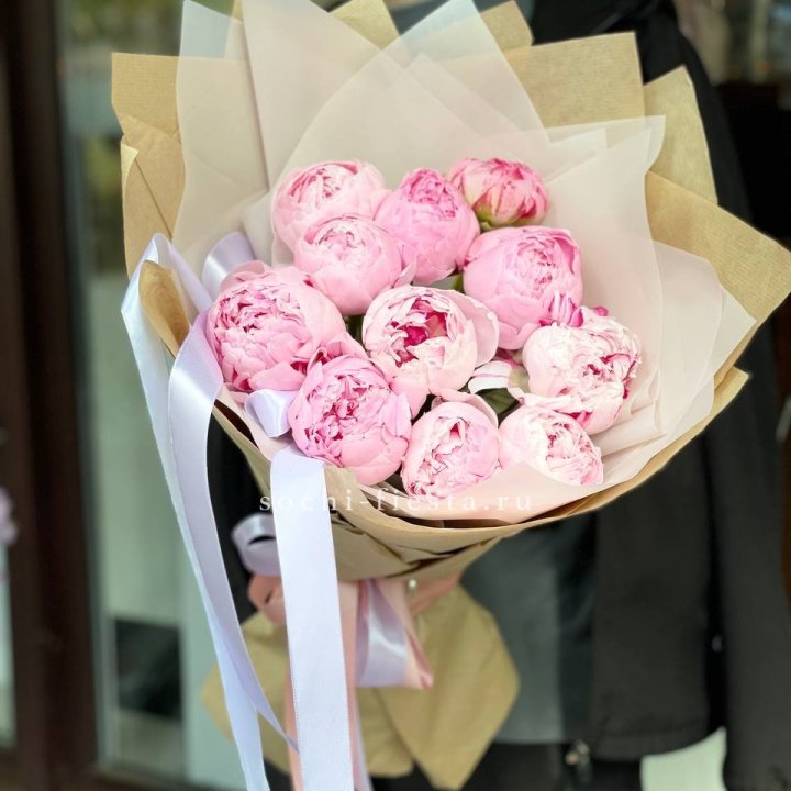 11 пионов в оформлении в Армавире