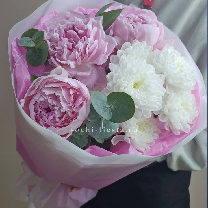  Букет комплимент с пионами в Армавире