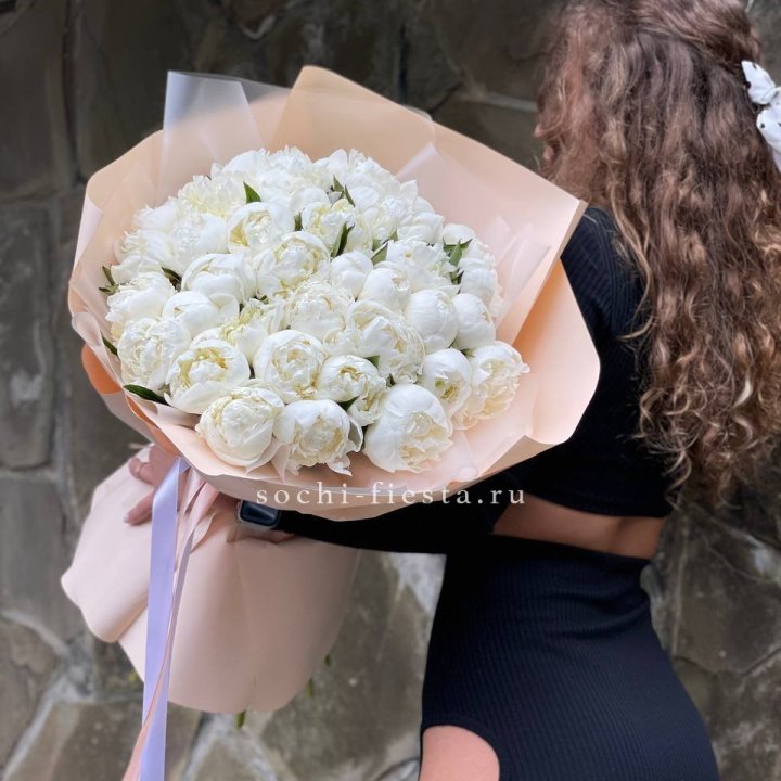 35 белых пион в Армавире