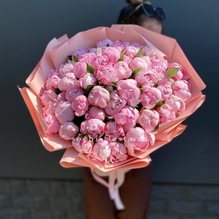 Нежный букет 51 пионов  в Армавире