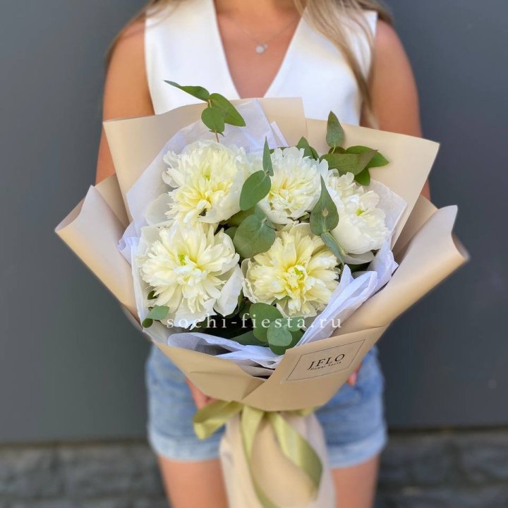  Букет белых пионов в Армавире