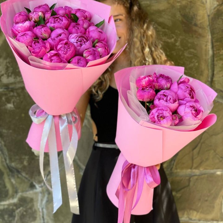 Букет ярких пионов  в Армавире