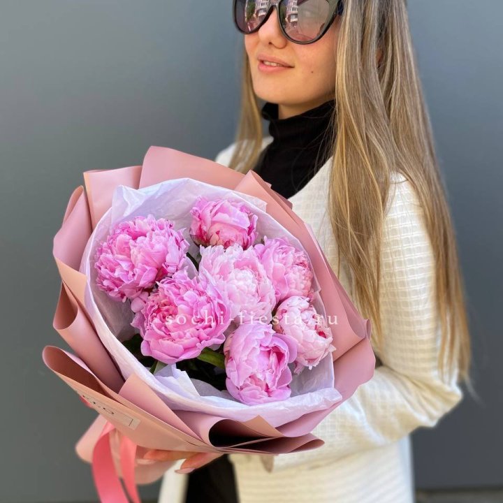 7 пионов в оформлении в Армавире