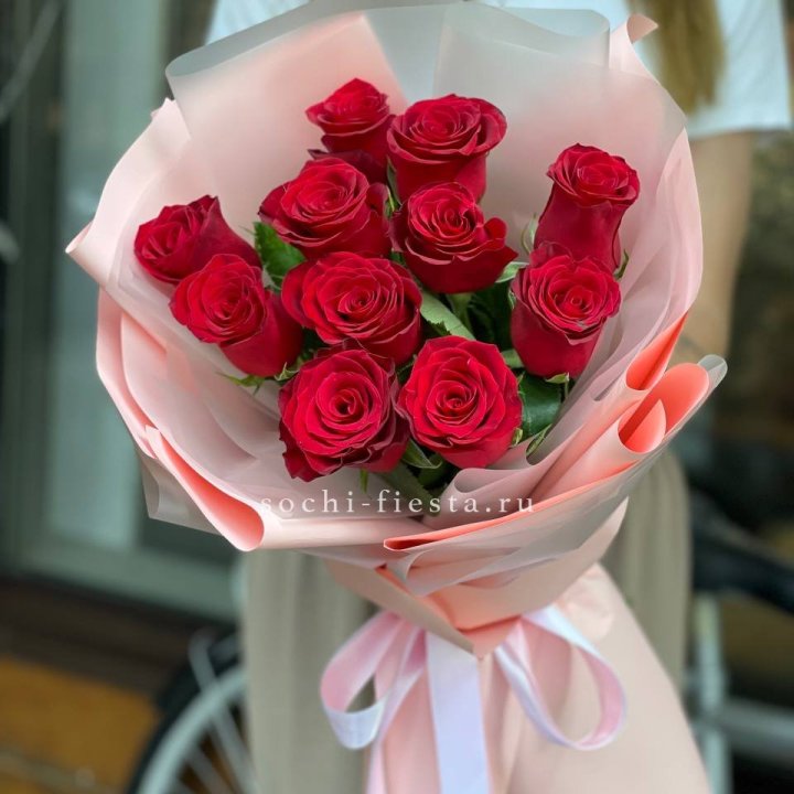 Букет красных роз "Мадам ред" в Армавире