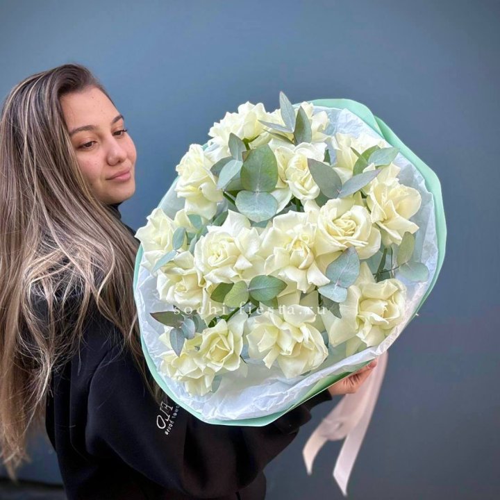 15 Белых французских роз "Ноте бьянка" в Армавире
