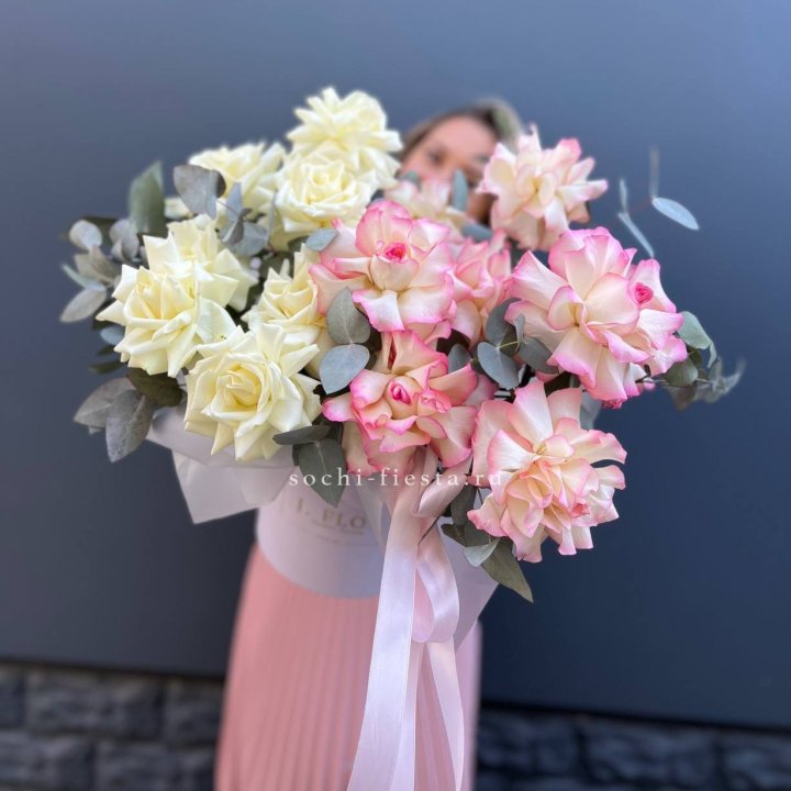 15 Французских роз в боксе в Армавире