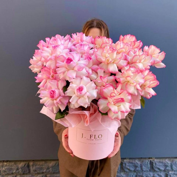 25 Французских роз микс в боксе в Армавире