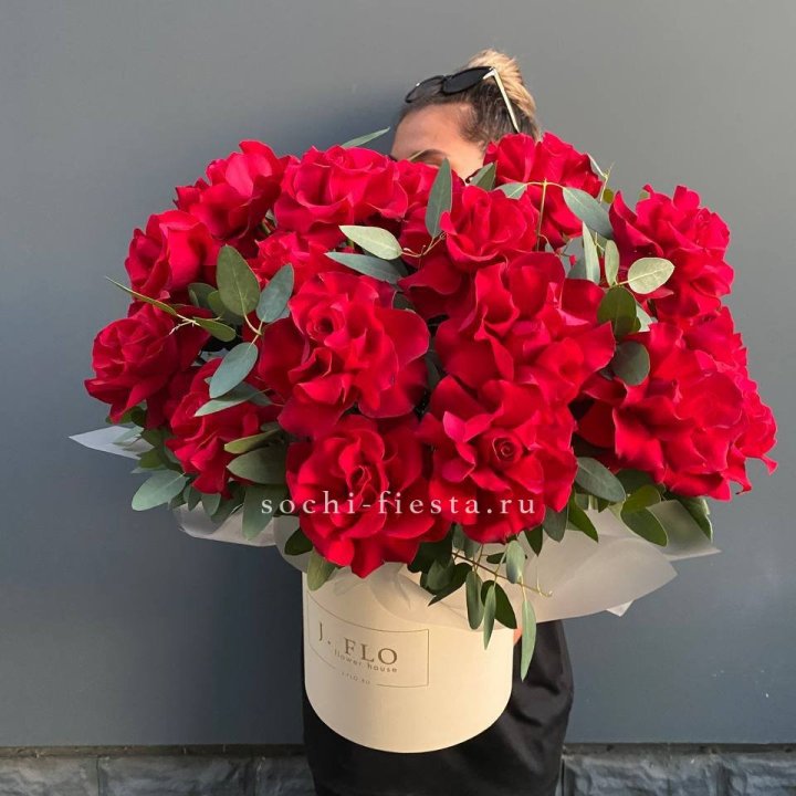 25 Французских красных роз в коробке в Армавире