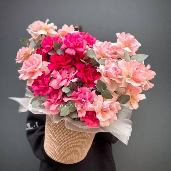 23 Французские розы Микс в боксе в Армавире