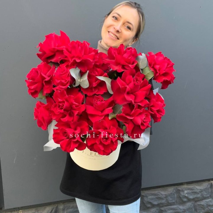 17 Французских роз в боксе в Армавире