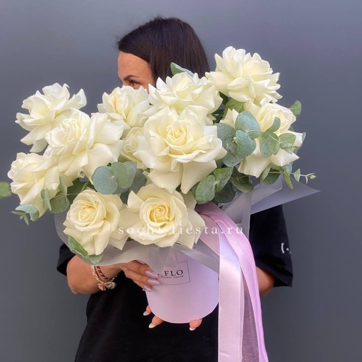 11 Французских белых роз в боксе в Армавире