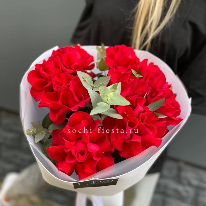 9 Красных французских роз в Армавире