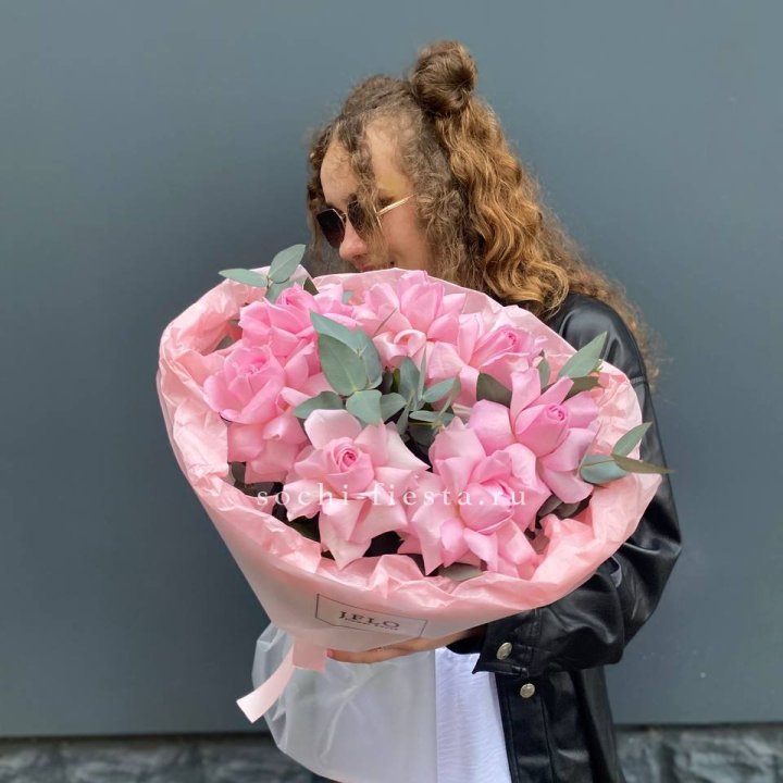 7 розовых роз в Армавире