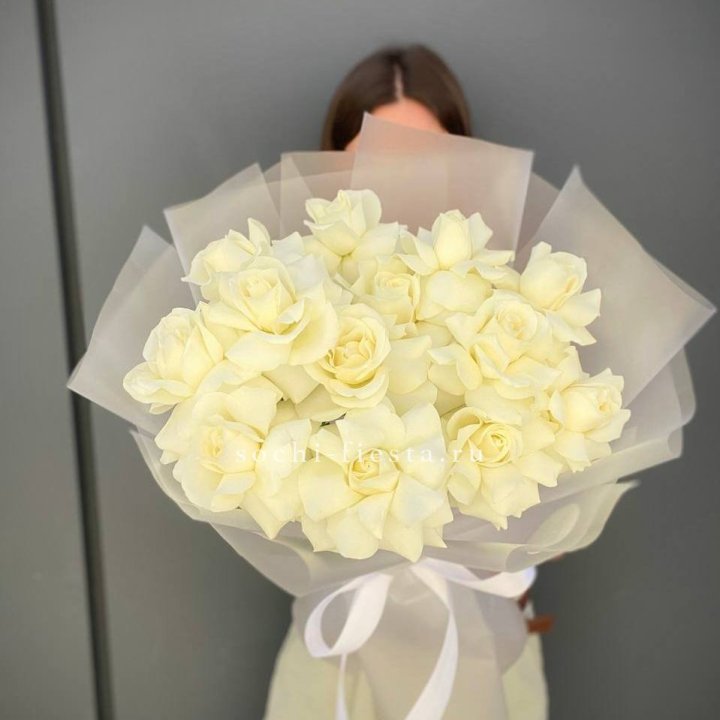 13 белых роз в Армавире