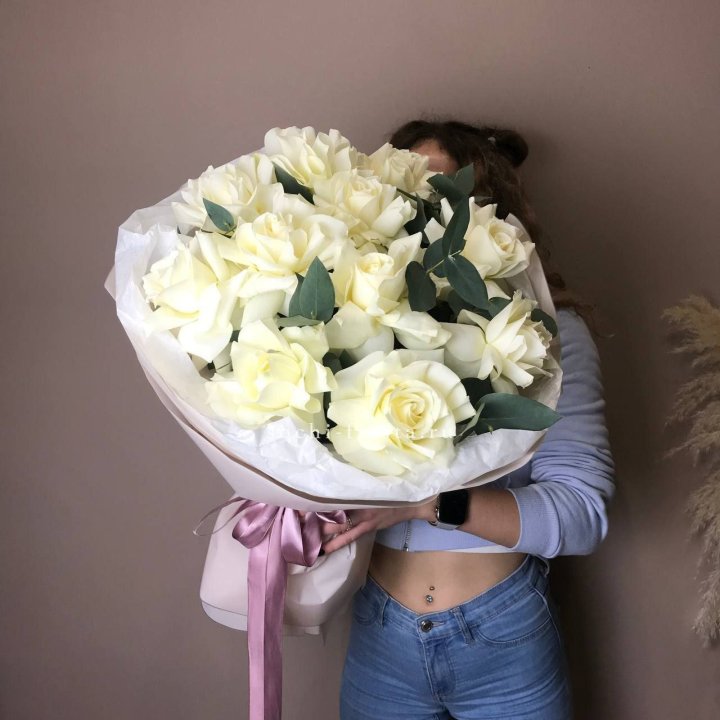 11 Белых французских роз "Вайт найс" в Армавире