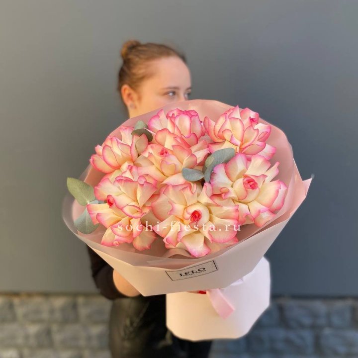 7 французских роз Джумилия в Армавире