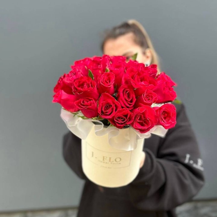 27 кенийских роз в боксе в Армавире