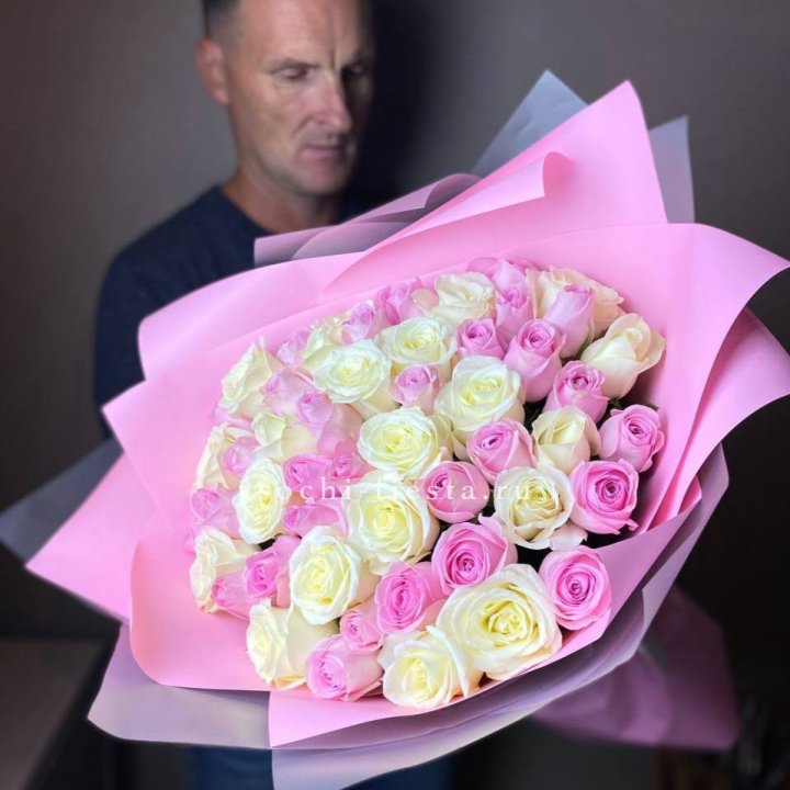 51 белых и розовых роз в Армавире