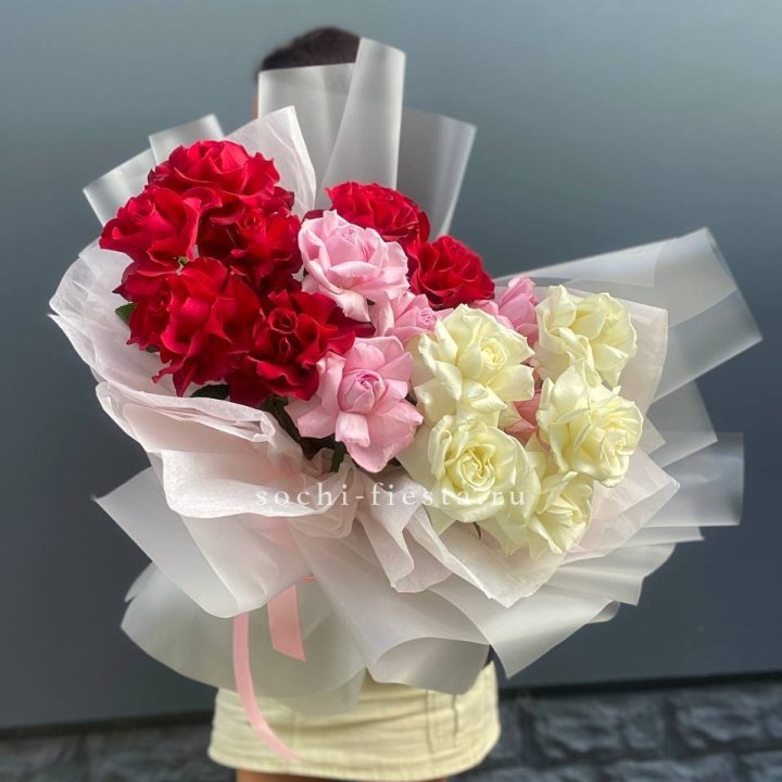 Микс из 17 роз в Армавире
