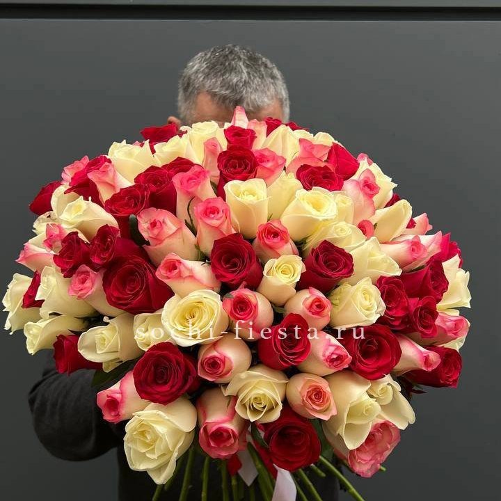 101 разноцветная роза "Джули" в Армавире