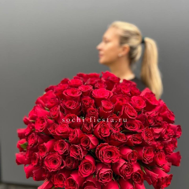 Охапка из 101 красной розы в Армавире