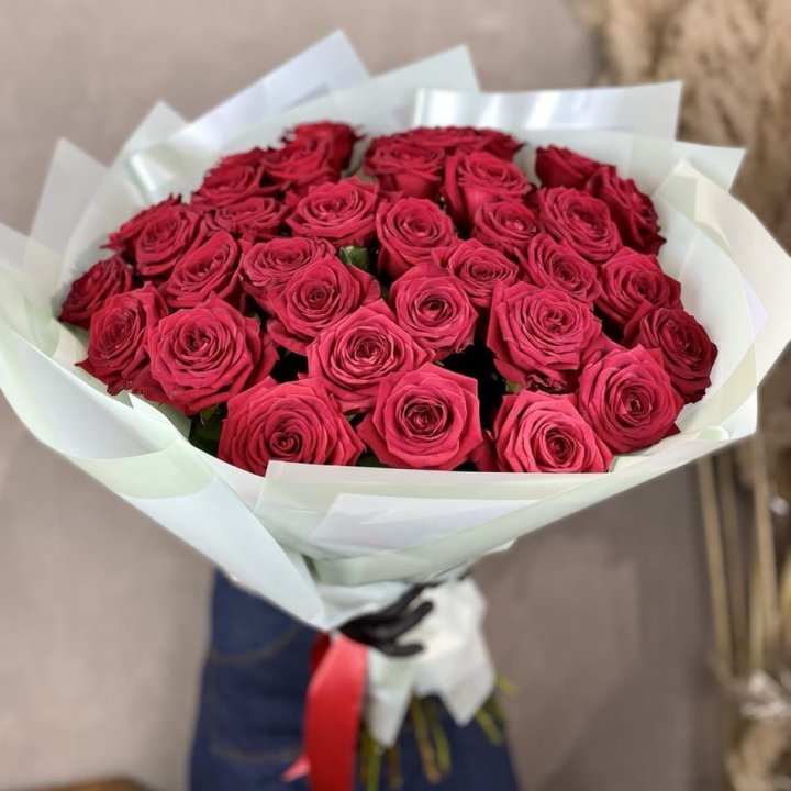 37 красных роз в Армавире