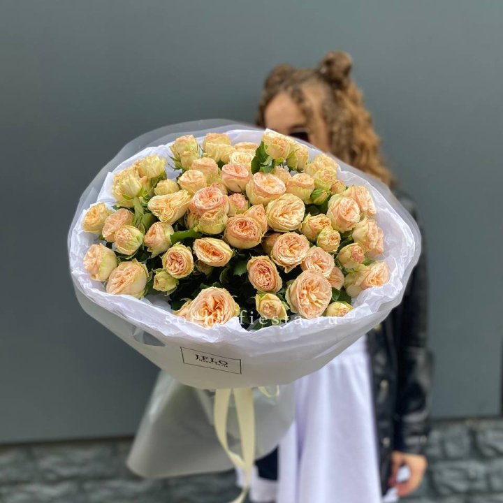 15 пионовидных роз в Армавире