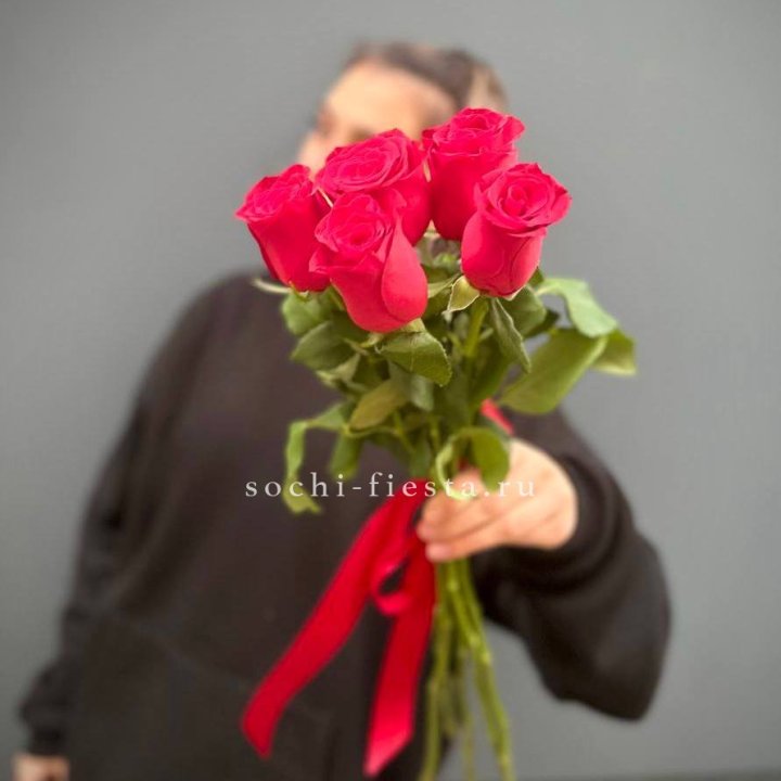 Букет 5 красных роз  в Армавире