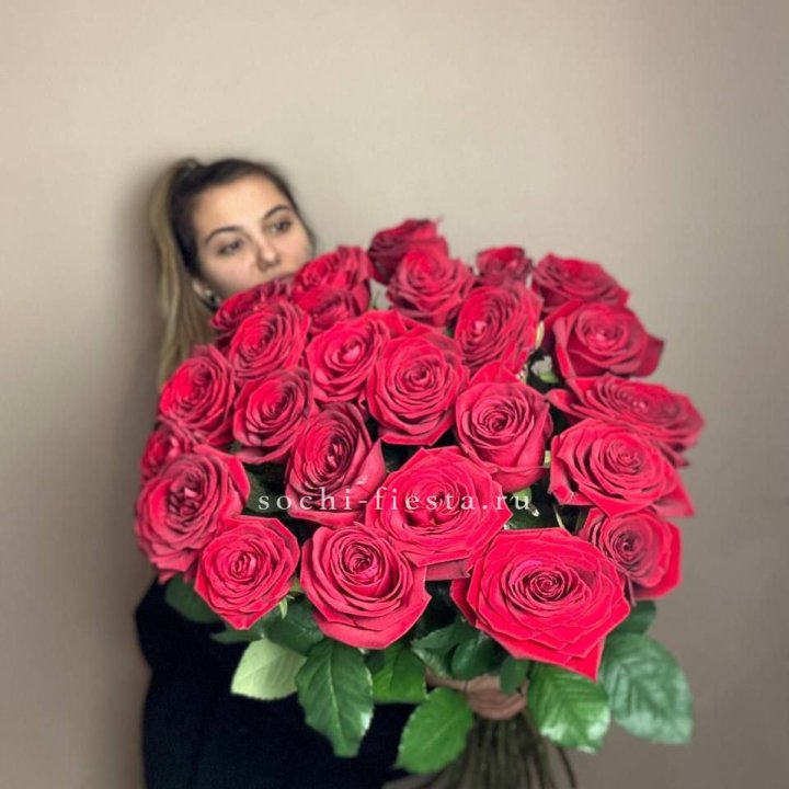 25 высоких роз в Армавире