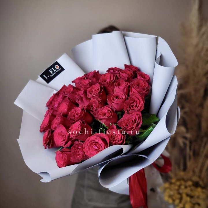 Красные розы 33 шт в Армавире