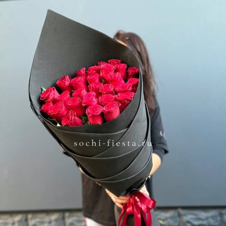25 высоких красных роз в Армавире