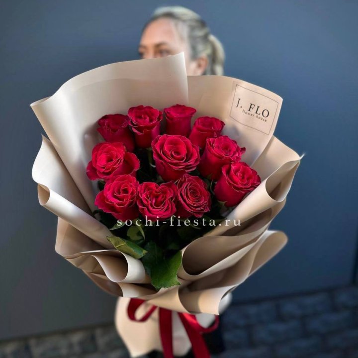 Букет красных роз "Наоми" в Армавире