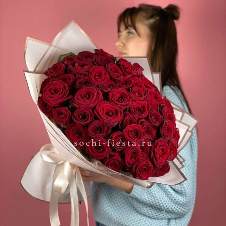 51 красная роза "Лавели" в Армавире