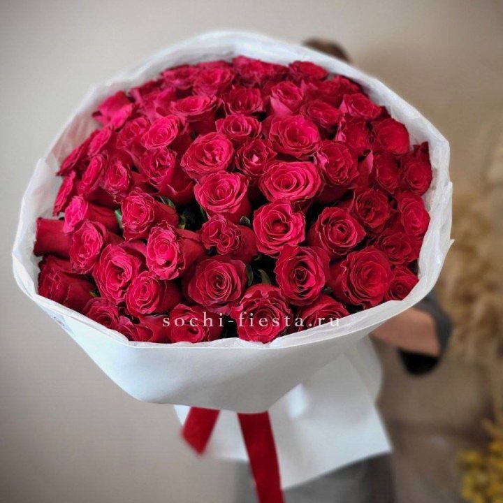 65 красных роз вайт в Армавире