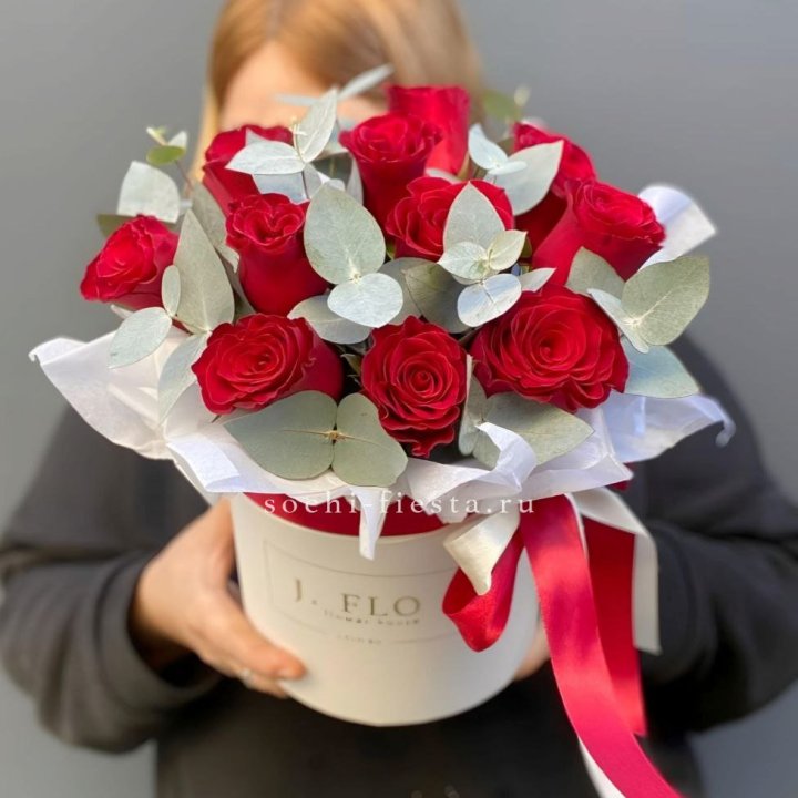 11 роз в шляпной коробке в Армавире